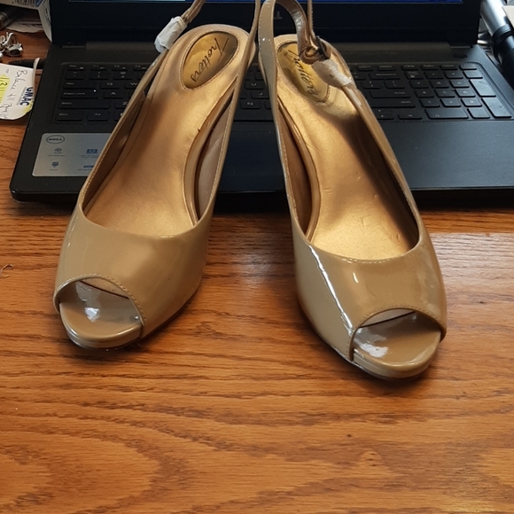 🚺 ladies shoes - Picture 8 of 10